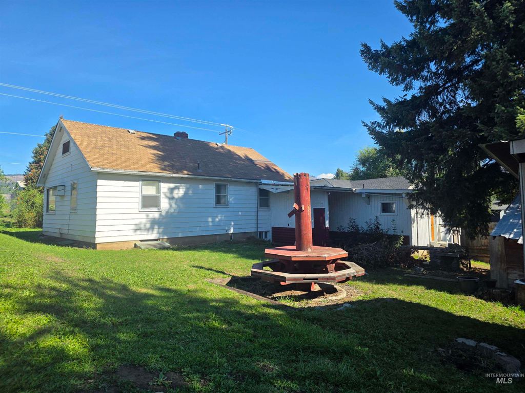 Photo of 909 12th St, Kamiah, ID 83536 (MLS # 98965106)