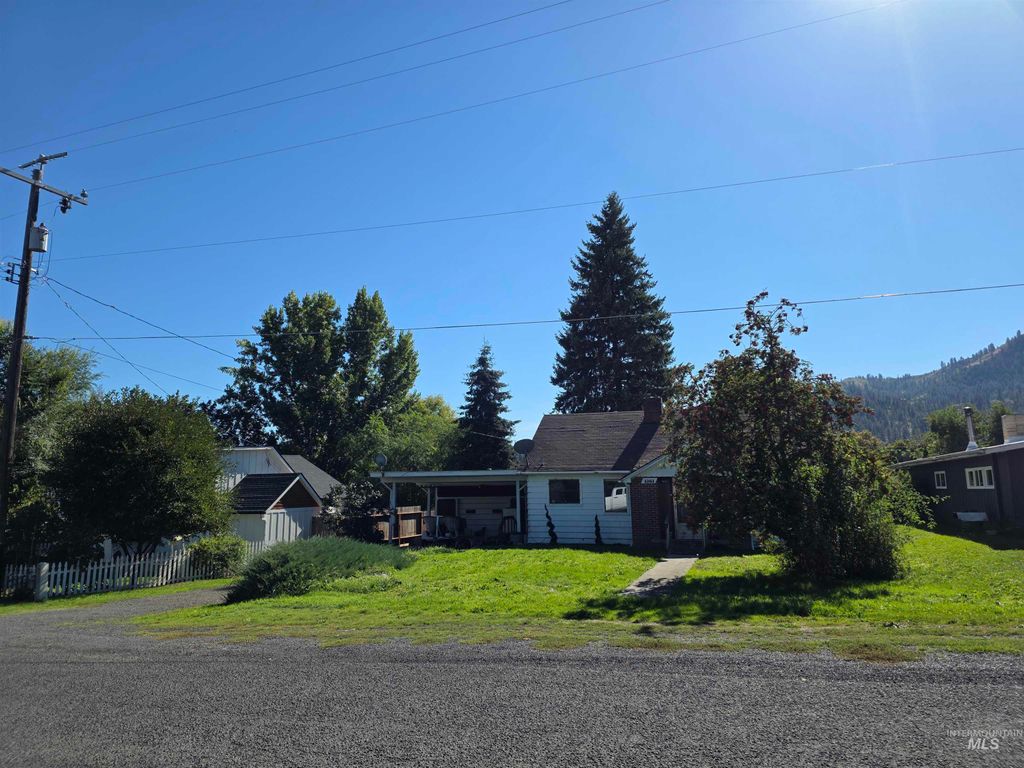 Photo of 909 12th St, Kamiah, ID 83536 (MLS # 98965106)