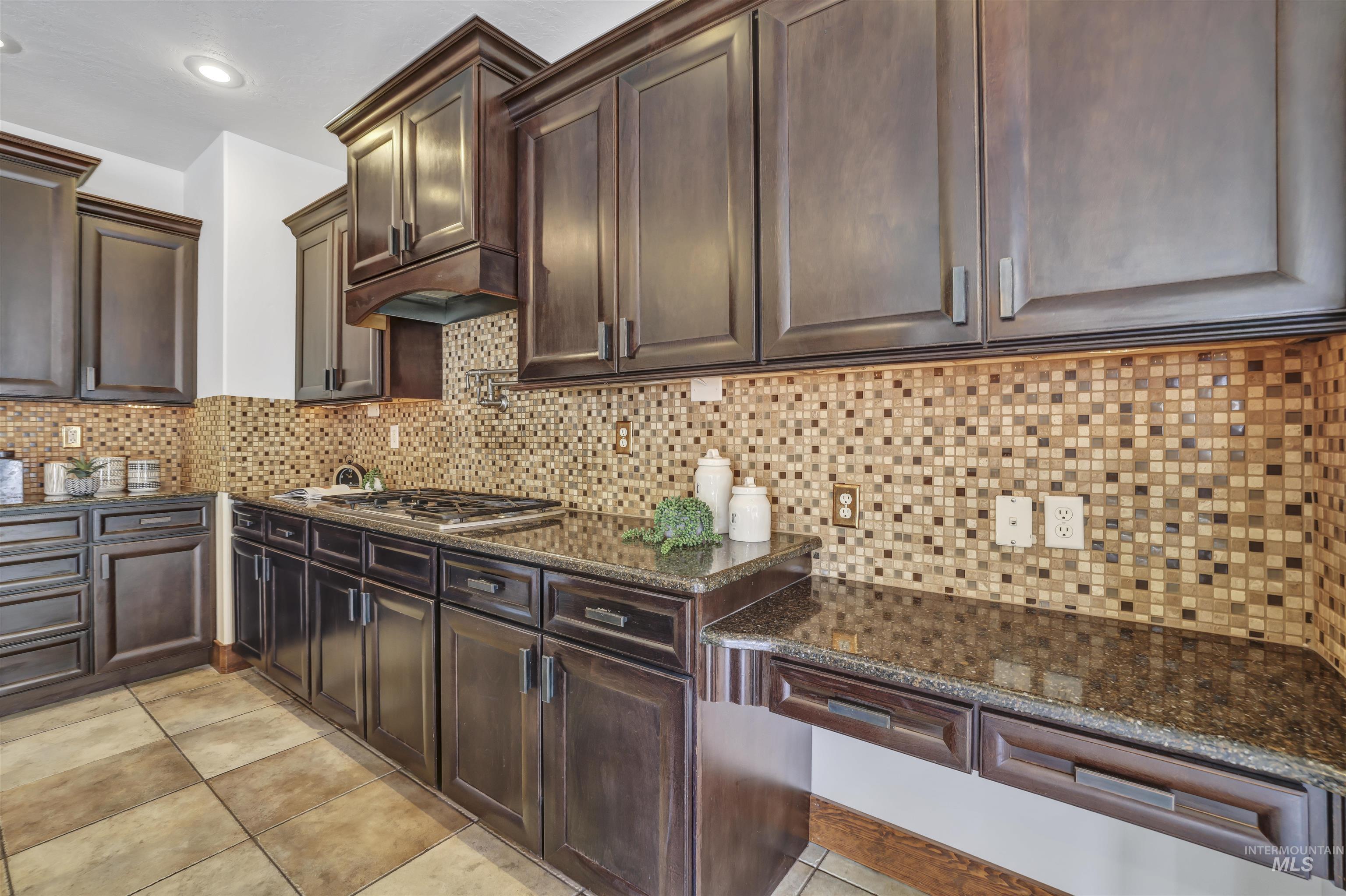 Twin Falls, Idaho 83301, United States, 4 Bedrooms Bedrooms, ,4 BathroomsBathrooms,Residential,Pending,80262