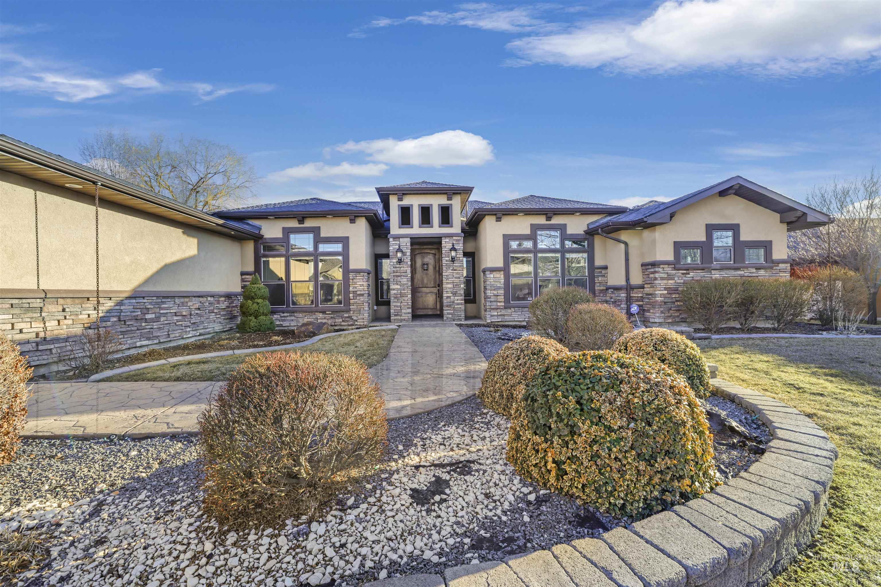 Twin Falls, Idaho 83301, United States, 4 Bedrooms Bedrooms, ,4 BathroomsBathrooms,Residential,Pending,80262