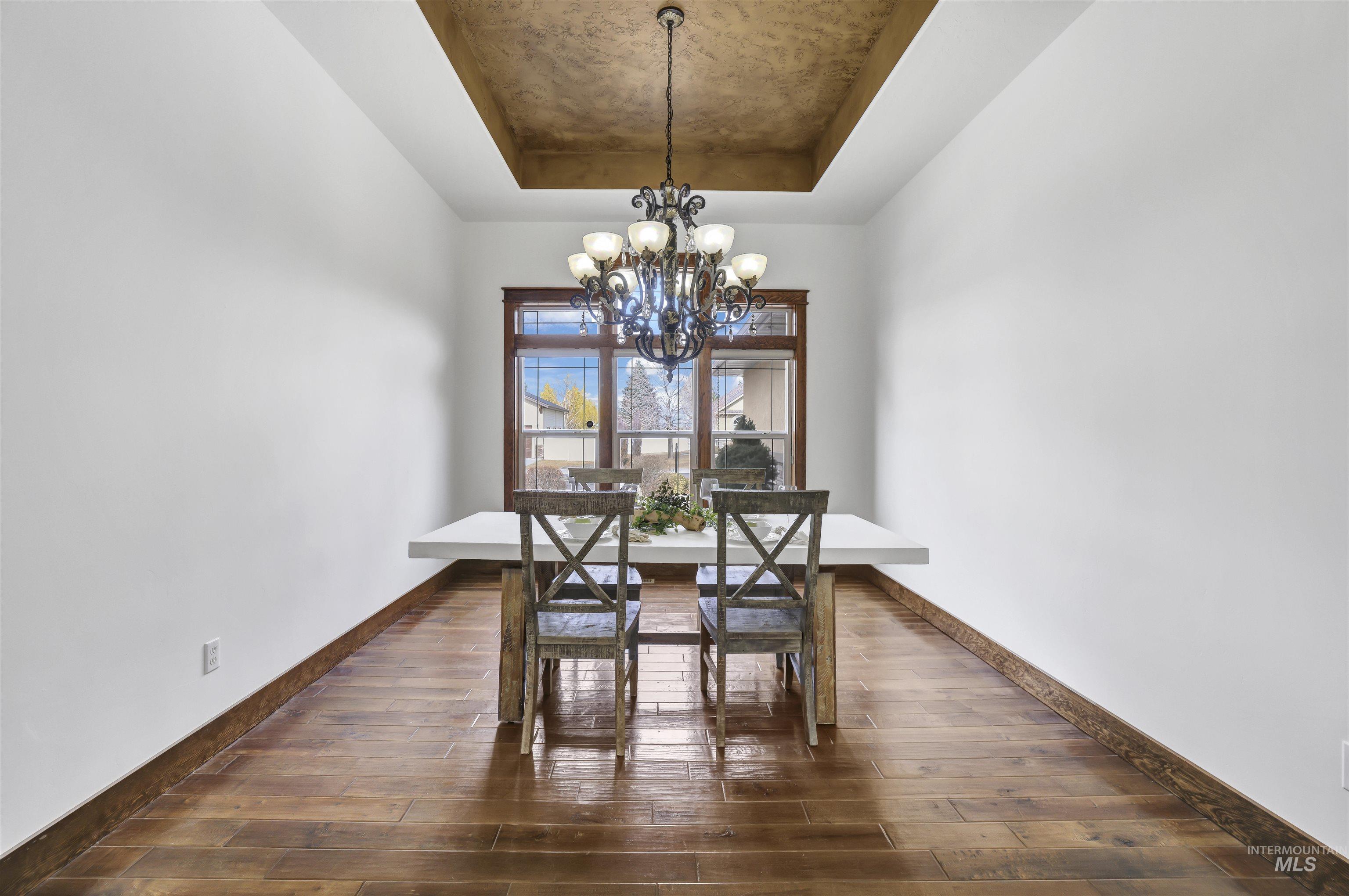 Twin Falls, Idaho 83301, United States, 4 Bedrooms Bedrooms, ,4 BathroomsBathrooms,Residential,Pending,80262