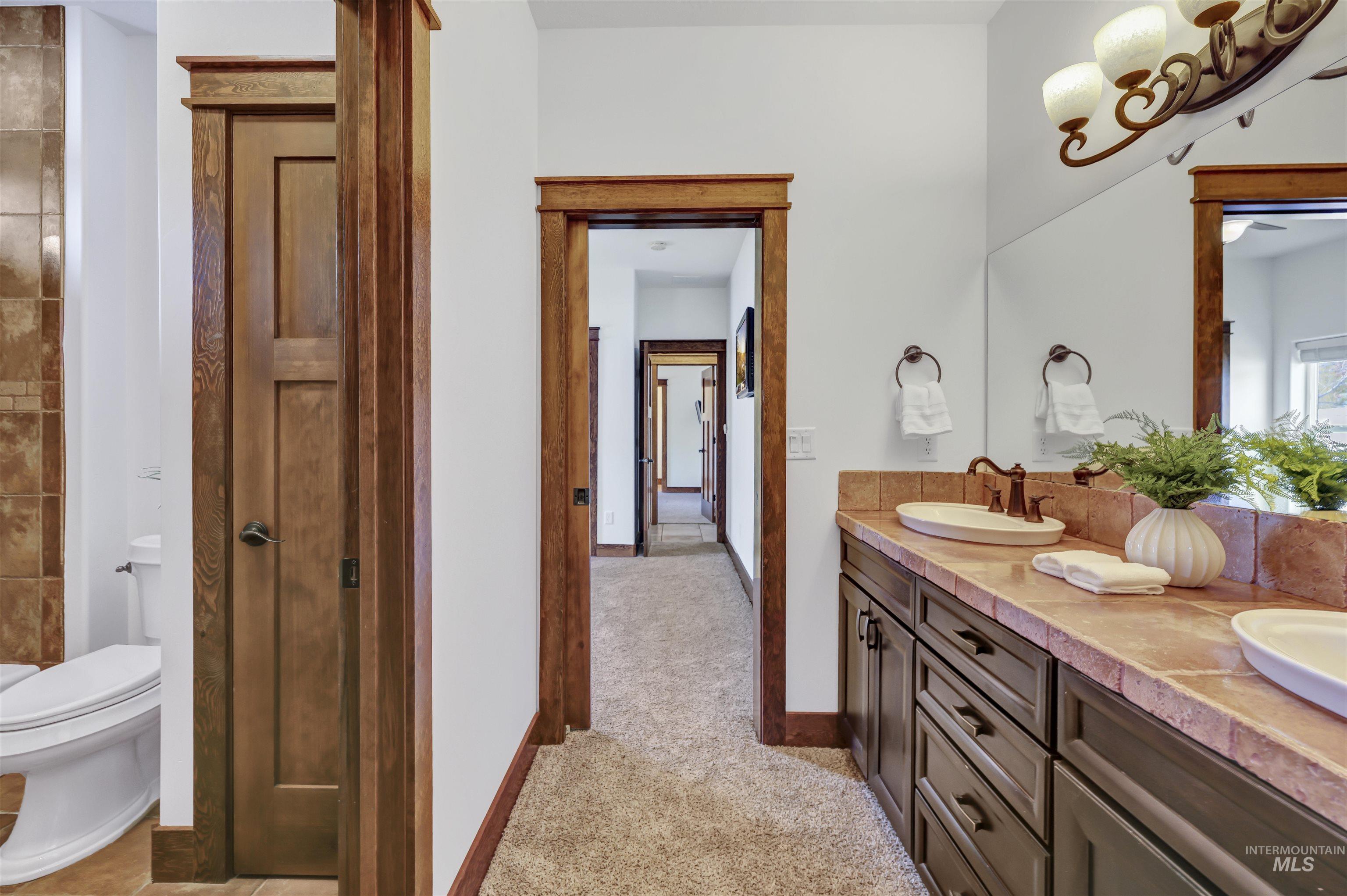 Twin Falls, Idaho 83301, United States, 4 Bedrooms Bedrooms, ,4 BathroomsBathrooms,Residential,Pending,80262