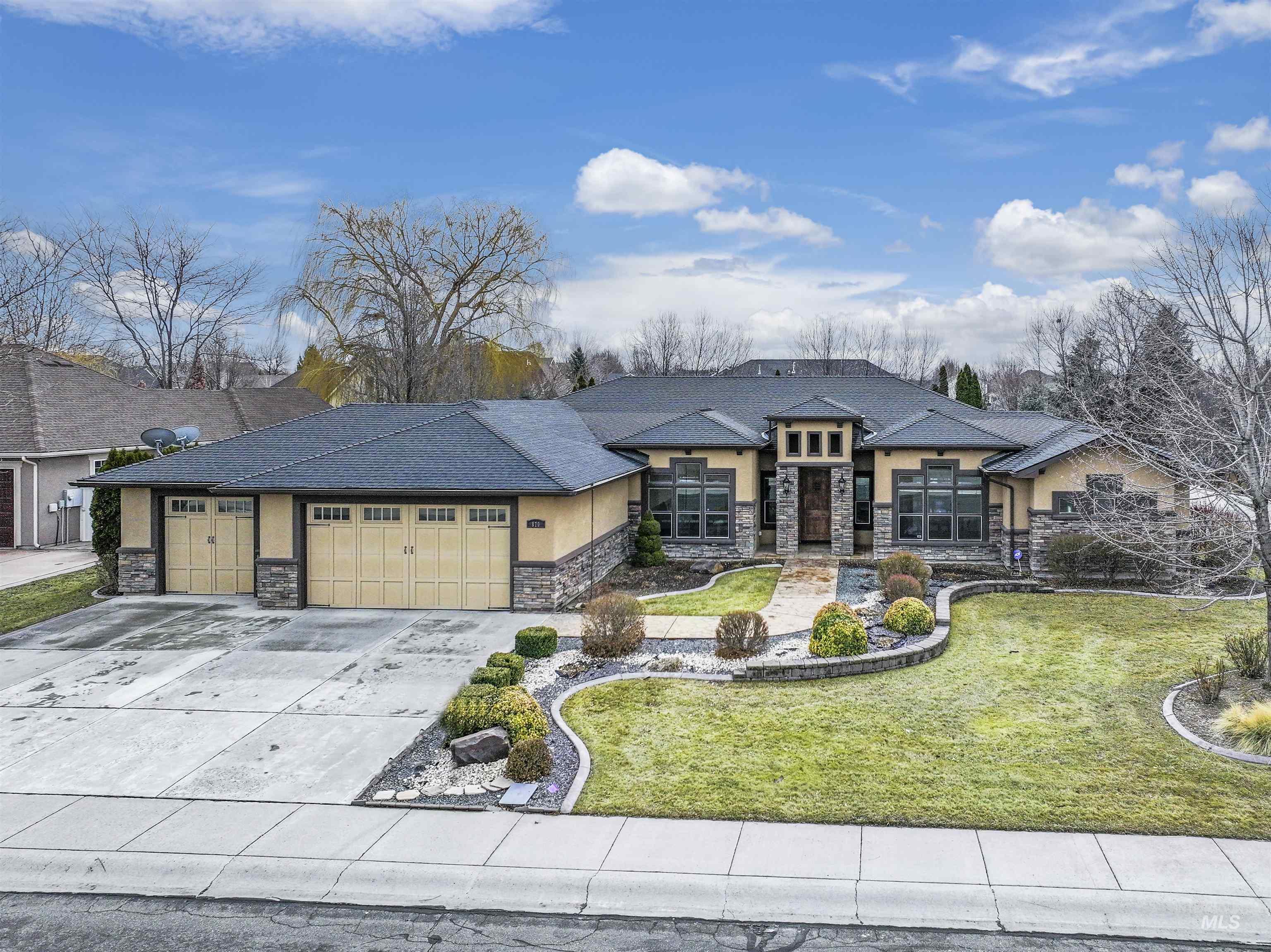 Twin Falls, Idaho 83301, United States, 4 Bedrooms Bedrooms, ,4 BathroomsBathrooms,Residential,Pending,80262