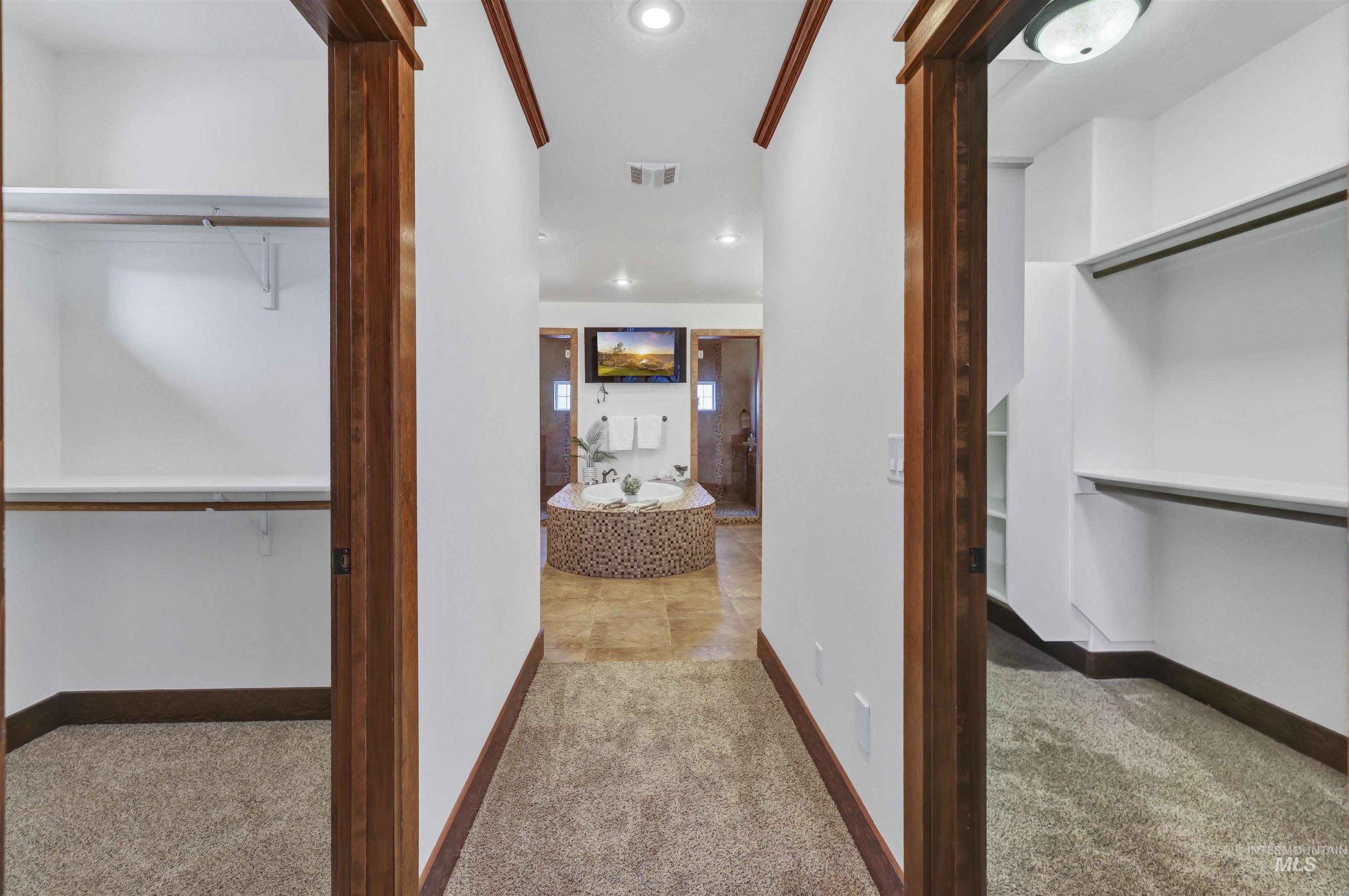 Twin Falls, Idaho 83301, United States, 4 Bedrooms Bedrooms, ,4 BathroomsBathrooms,Residential,Pending,80262