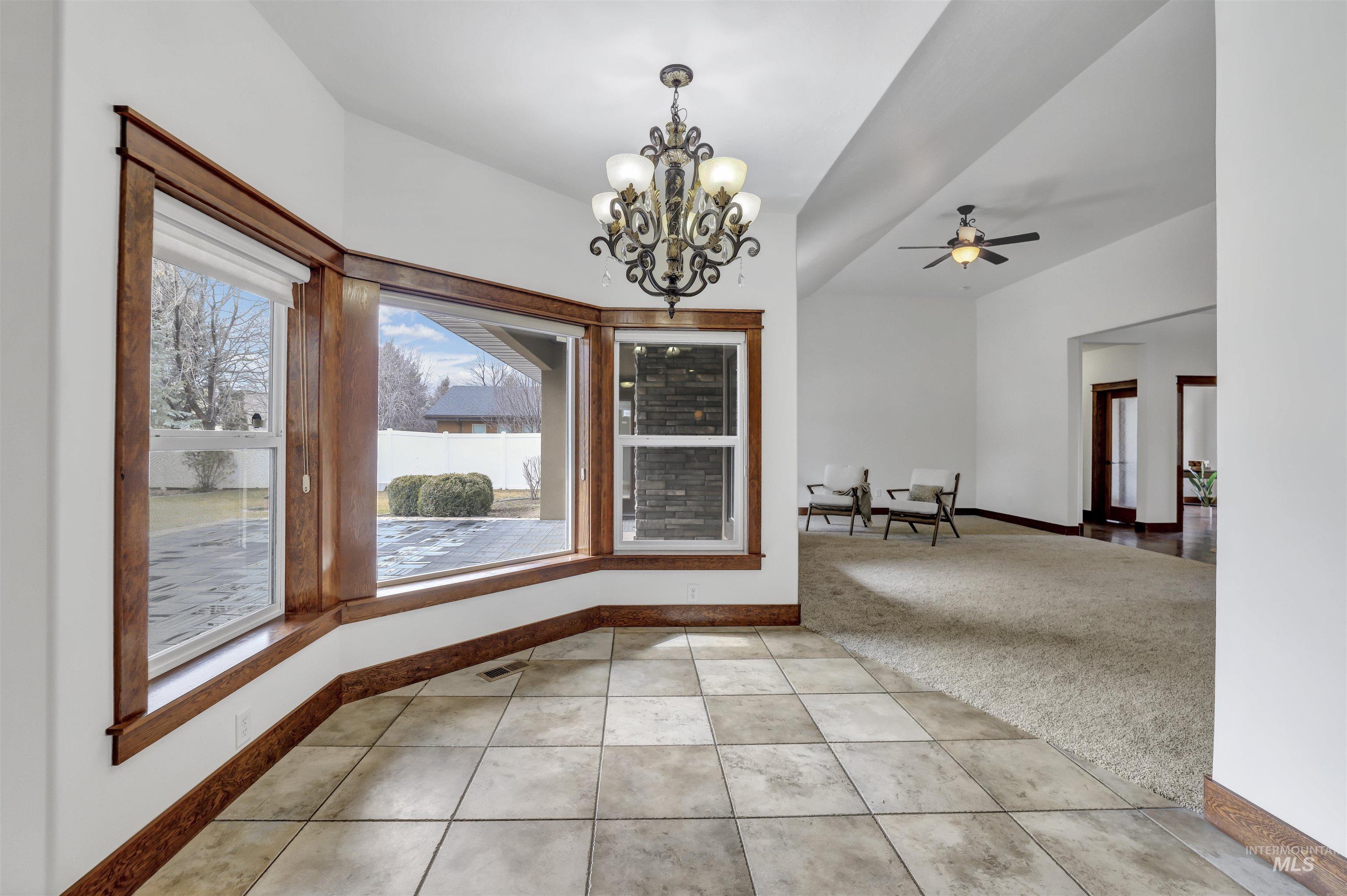 Twin Falls, Idaho 83301, United States, 4 Bedrooms Bedrooms, ,4 BathroomsBathrooms,Residential,Pending,80262