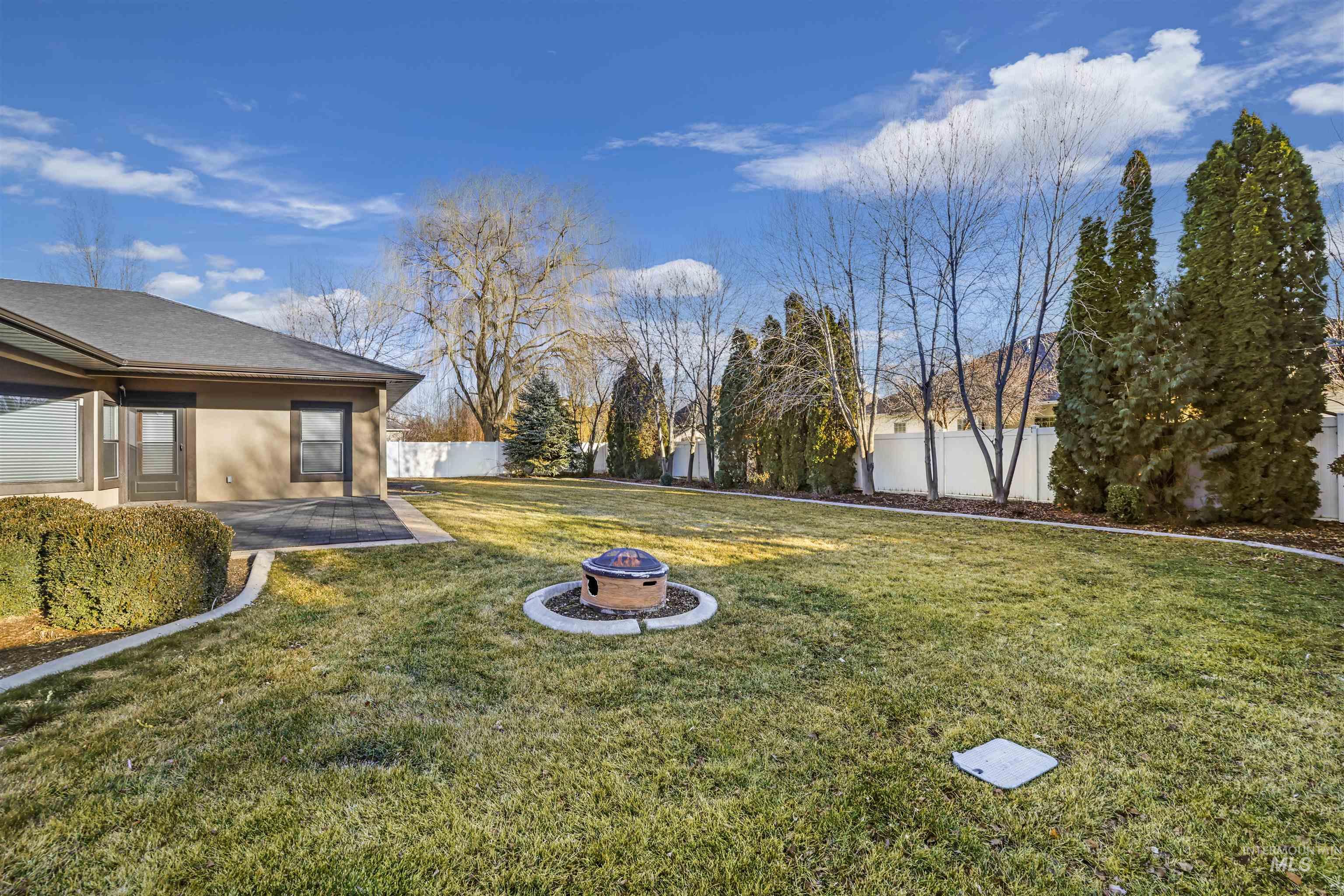 Twin Falls, Idaho 83301, United States, 4 Bedrooms Bedrooms, ,4 BathroomsBathrooms,Residential,Pending,80262