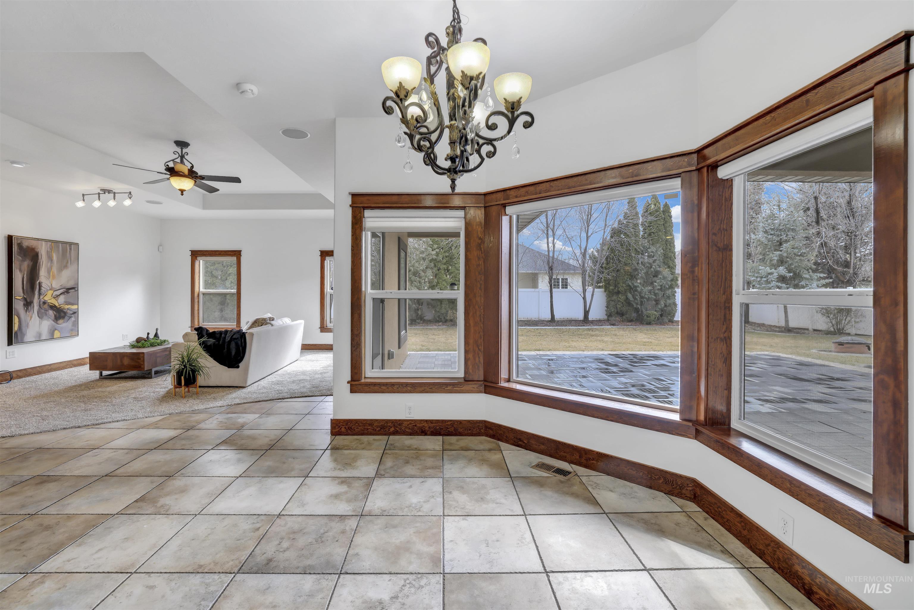 Twin Falls, Idaho 83301, United States, 4 Bedrooms Bedrooms, ,4 BathroomsBathrooms,Residential,Pending,80262