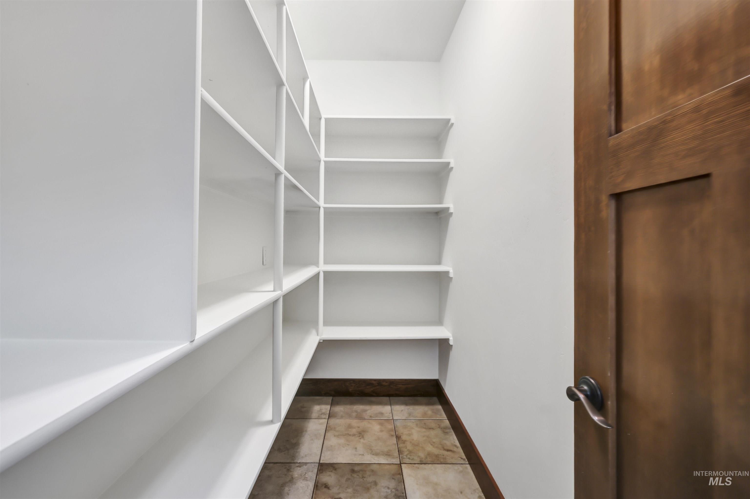 Twin Falls, Idaho 83301, United States, 4 Bedrooms Bedrooms, ,4 BathroomsBathrooms,Residential,Pending,80262