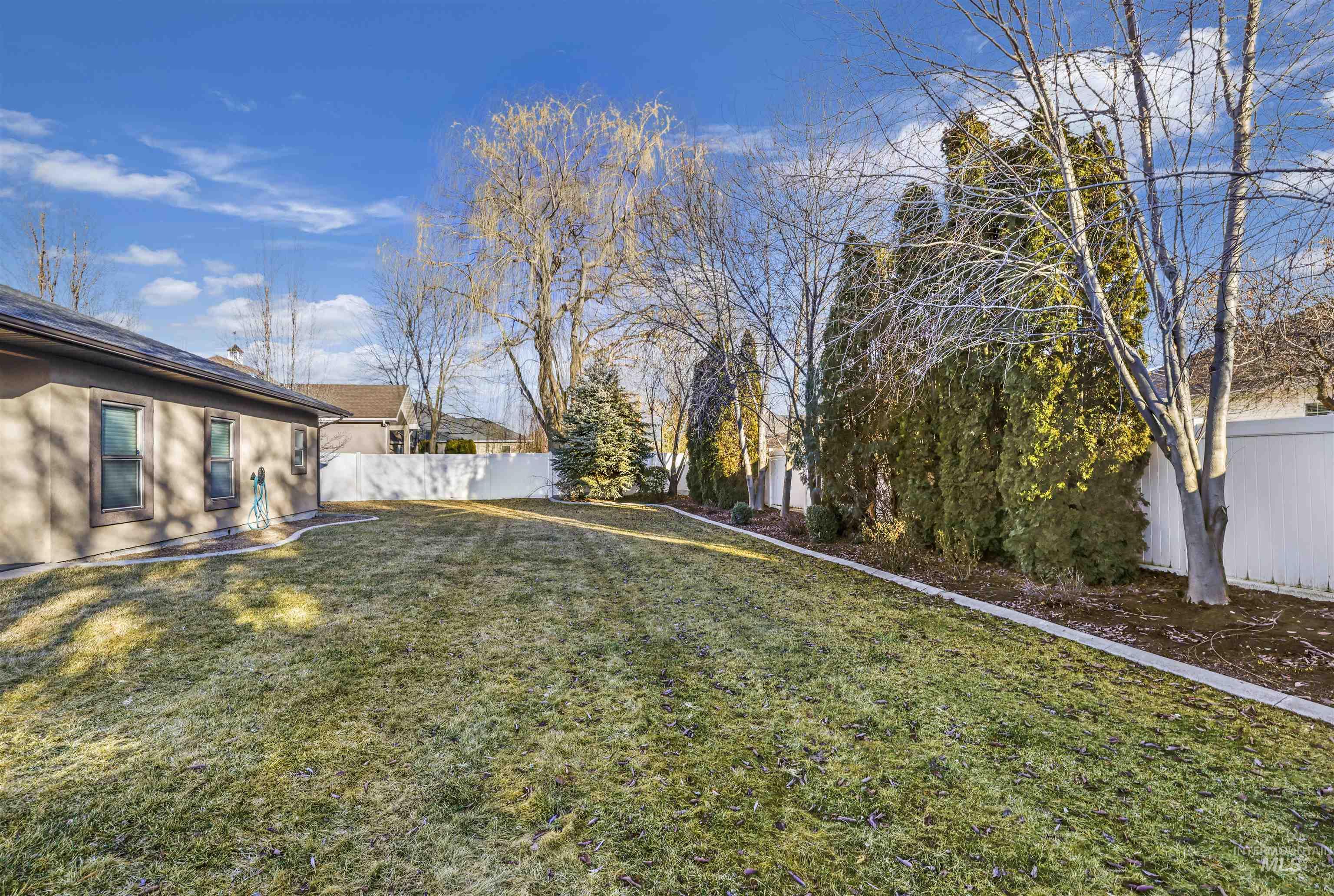 Twin Falls, Idaho 83301, United States, 4 Bedrooms Bedrooms, ,4 BathroomsBathrooms,Residential,Pending,80262