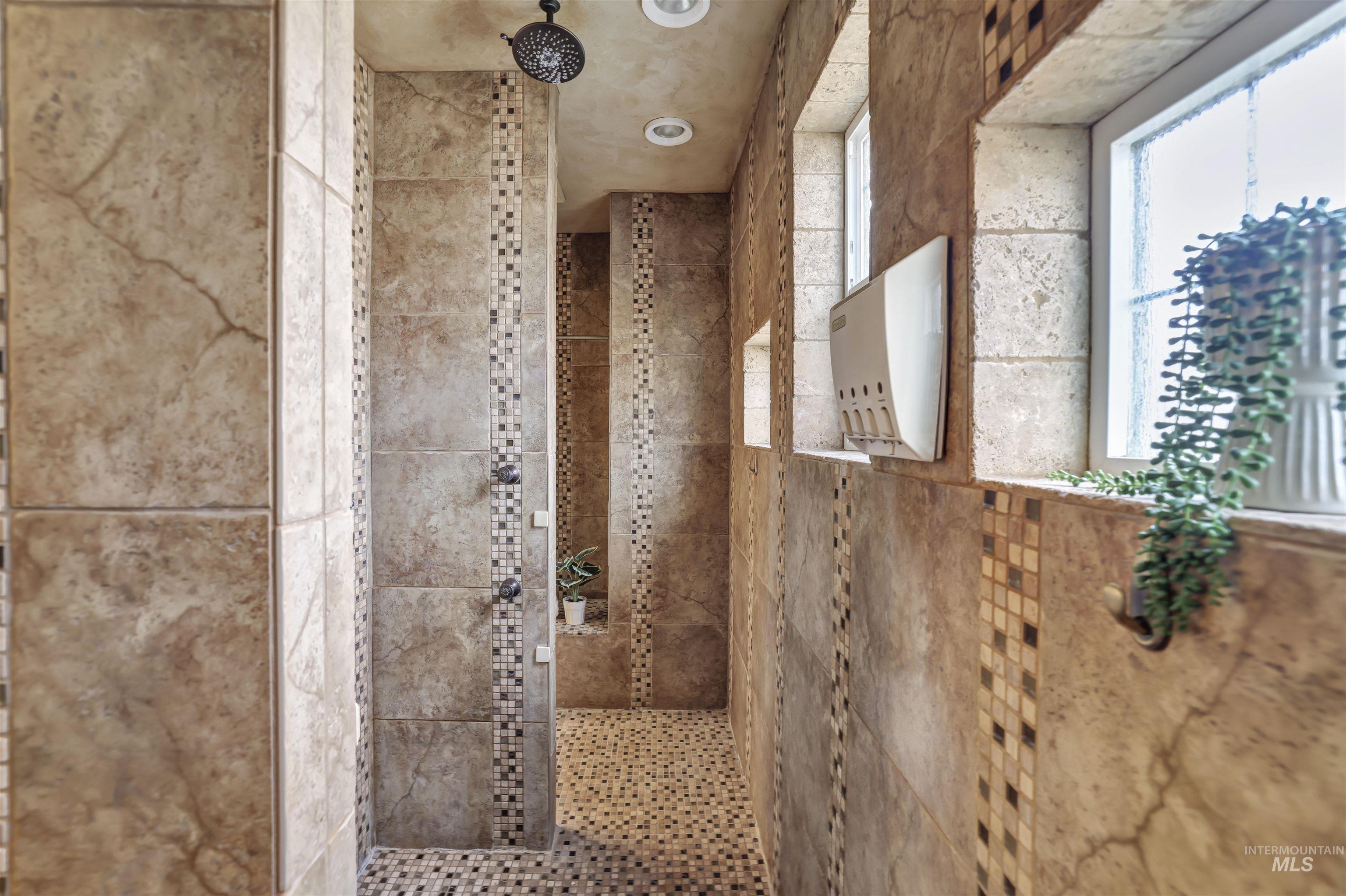 Twin Falls, Idaho 83301, United States, 4 Bedrooms Bedrooms, ,4 BathroomsBathrooms,Residential,Pending,80262