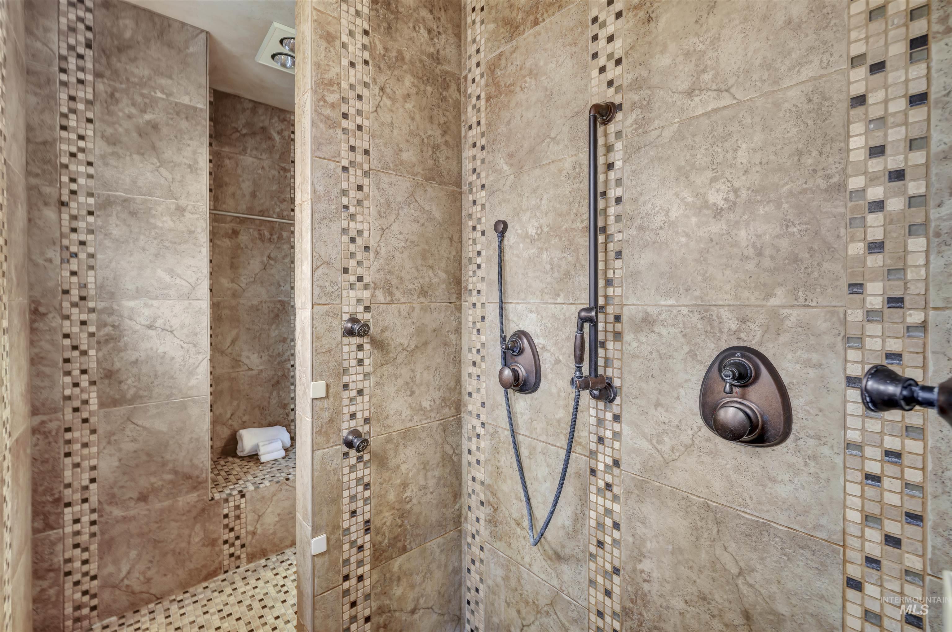 Twin Falls, Idaho 83301, United States, 4 Bedrooms Bedrooms, ,4 BathroomsBathrooms,Residential,Pending,80262