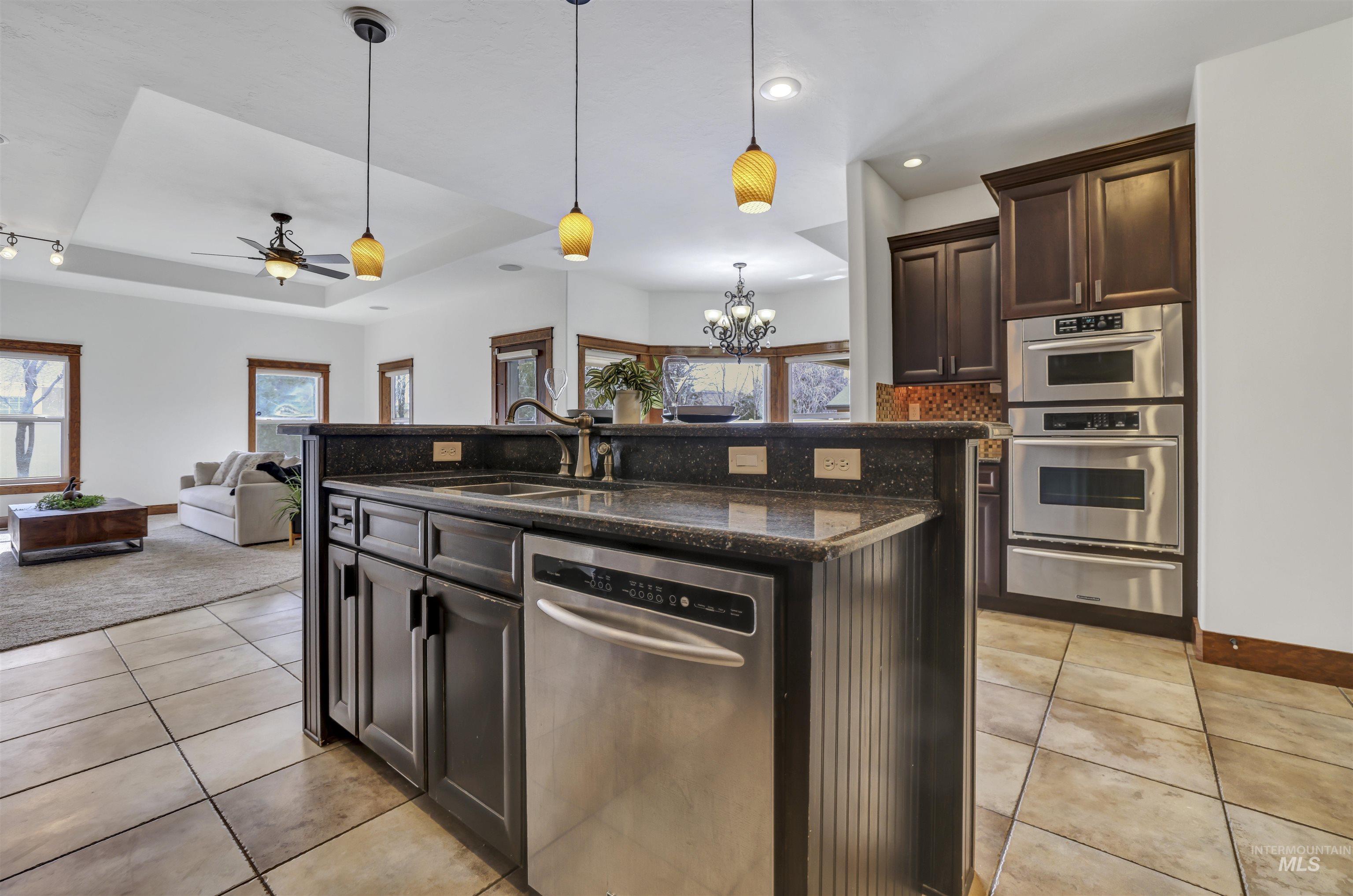 Twin Falls, Idaho 83301, United States, 4 Bedrooms Bedrooms, ,4 BathroomsBathrooms,Residential,Pending,80262