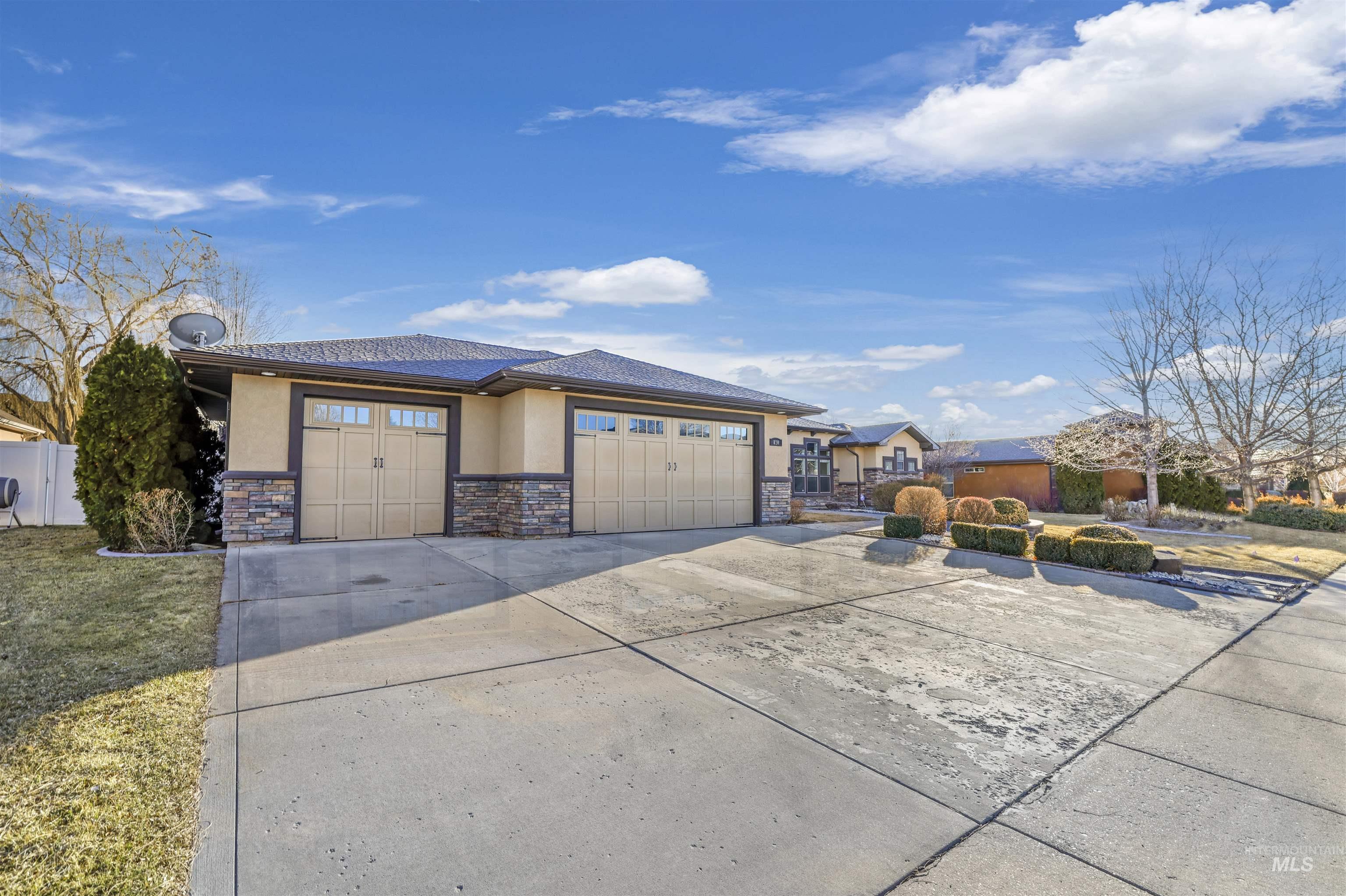 Twin Falls, Idaho 83301, United States, 4 Bedrooms Bedrooms, ,4 BathroomsBathrooms,Residential,Pending,80262