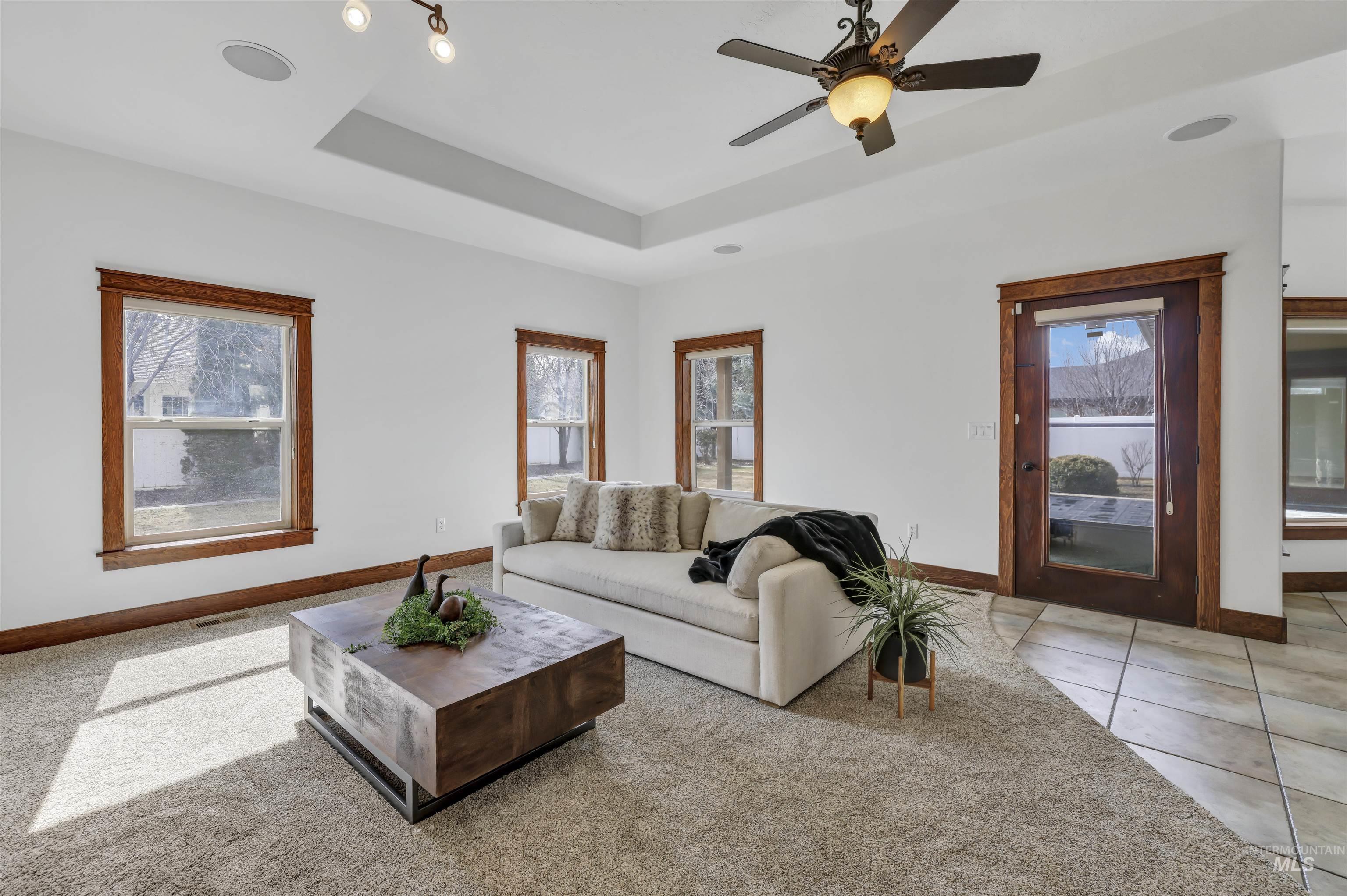 Twin Falls, Idaho 83301, United States, 4 Bedrooms Bedrooms, ,4 BathroomsBathrooms,Residential,Pending,80262