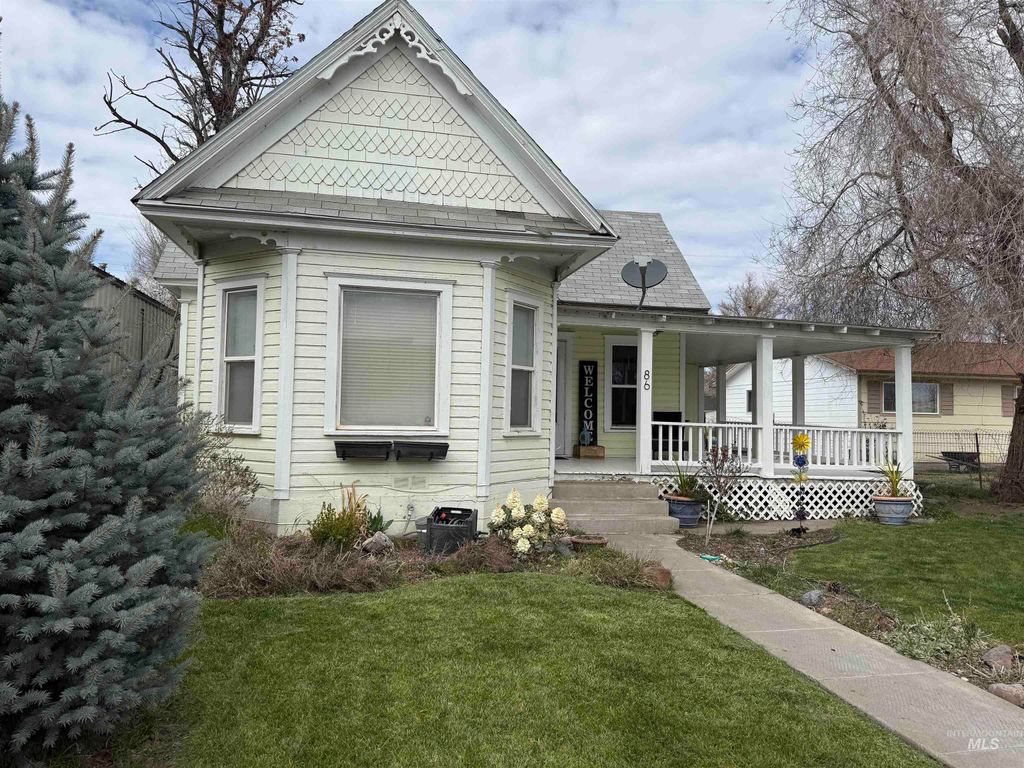 Photo of 86 W 1st Ave, Glenns Ferry, ID 83623 (MLS # 98978291)