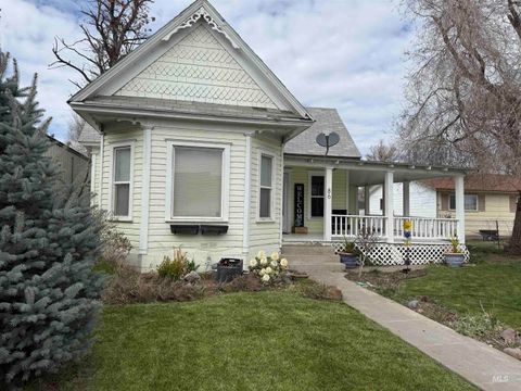 Photo of 86 W 1st Ave, Glenns Ferry, ID 83623 (MLS # 98978291)