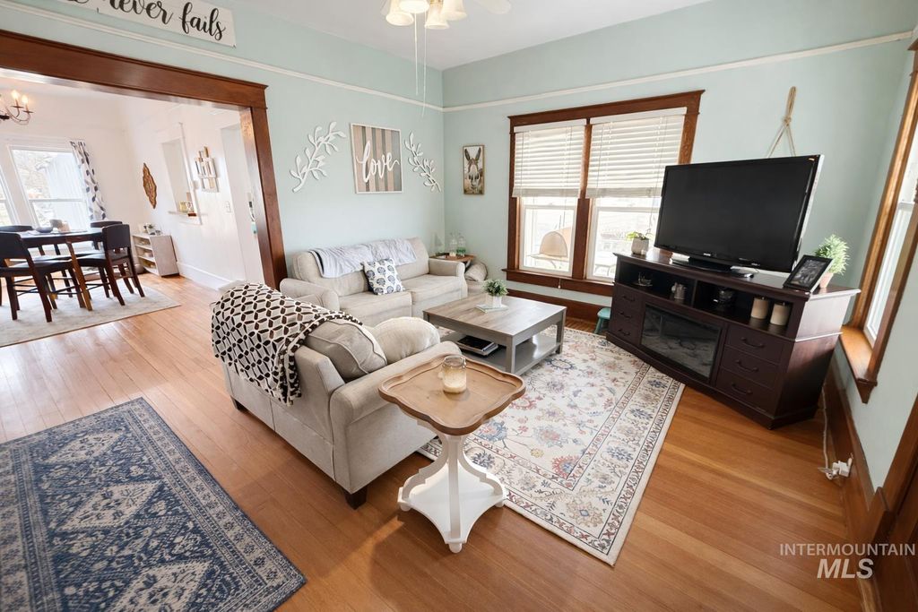 Photo of 86 W 1st Ave, Glenns Ferry, ID 83623 (MLS # 98978291)