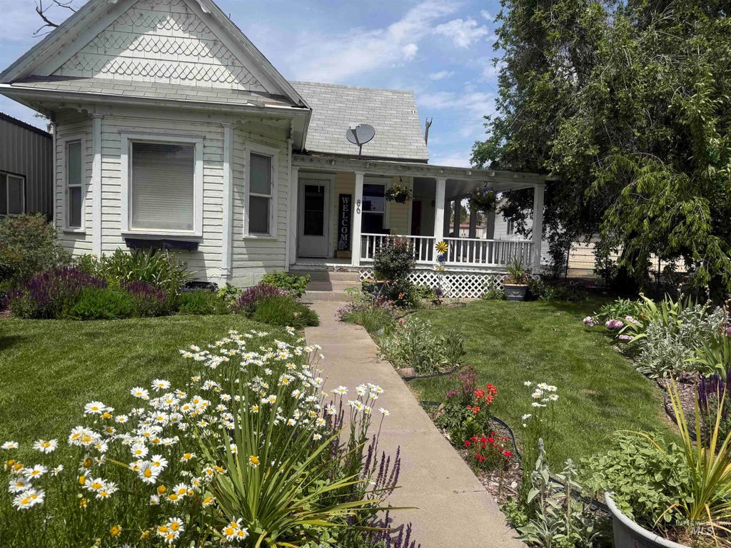 Photo of 86 W 1st Ave, Glenns Ferry, ID 83623 (MLS # 98978291)