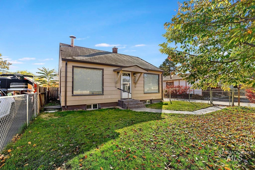 Photo of 270 Jefferson St, Twin Falls, ID 83301 (MLS # 98966042)