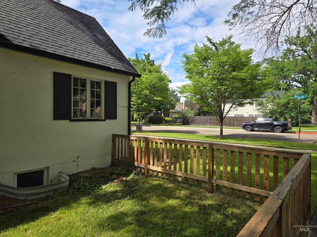 Photo of 1922 Dearborn St, Caldwell, ID 83605 (MLS # 98992828)