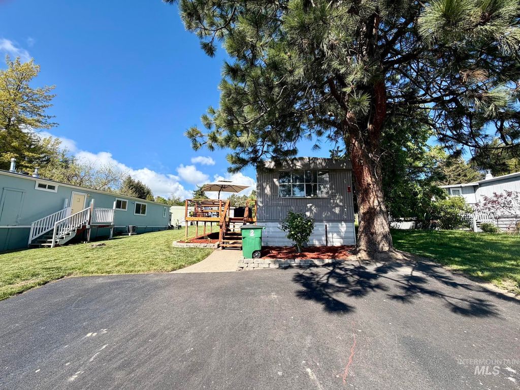 Photo of 411 N Almon St #506, Moscow, ID 83843 (MLS # 98987040)