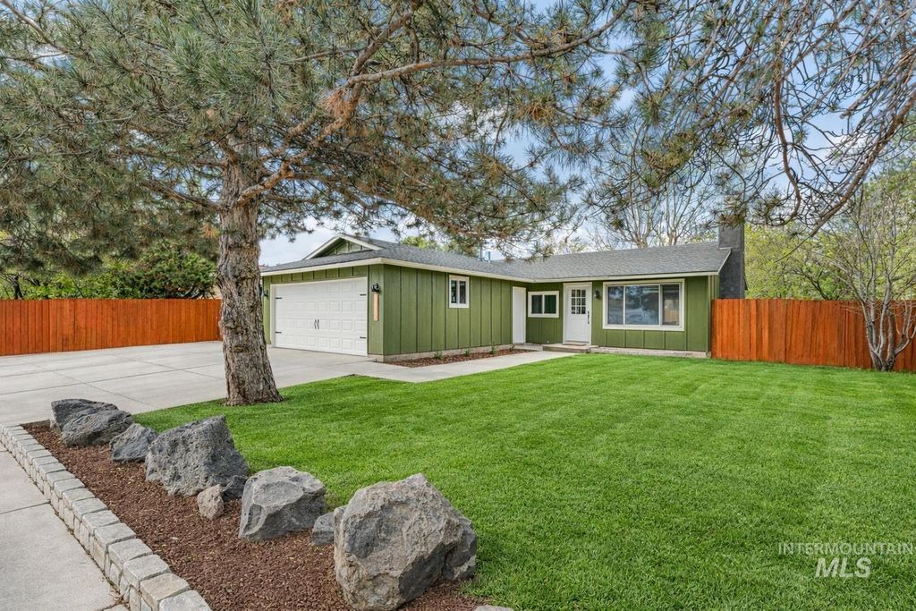 Photo of 2171 N Hampton Rd, Boise, ID 83704 (MLS # 98980752)