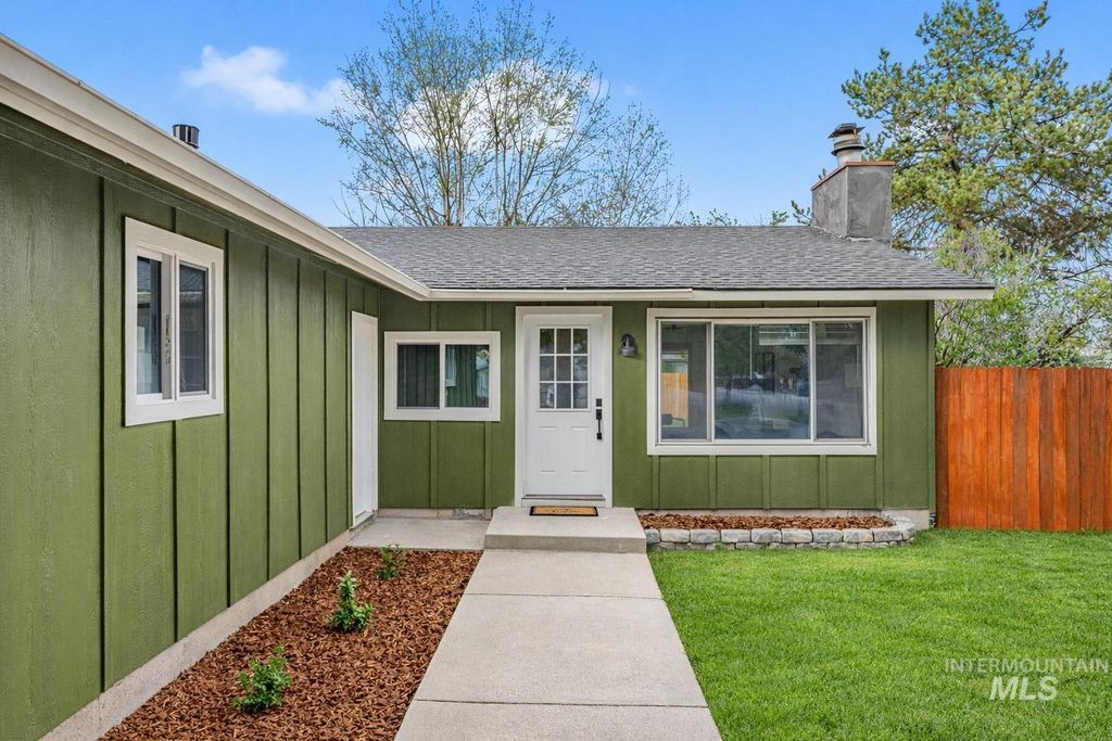 Photo of 2171 N Hampton Rd, Boise, ID 83704 (MLS # 98980752)