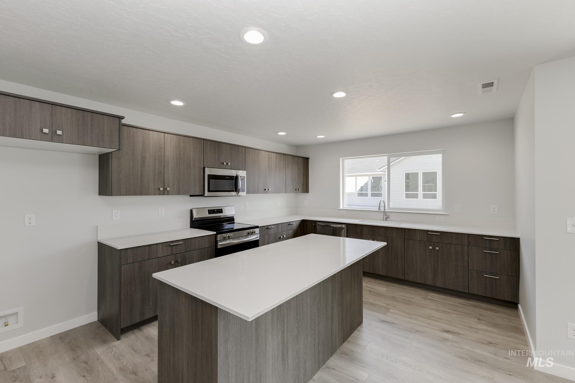 634 W Striped Owl St