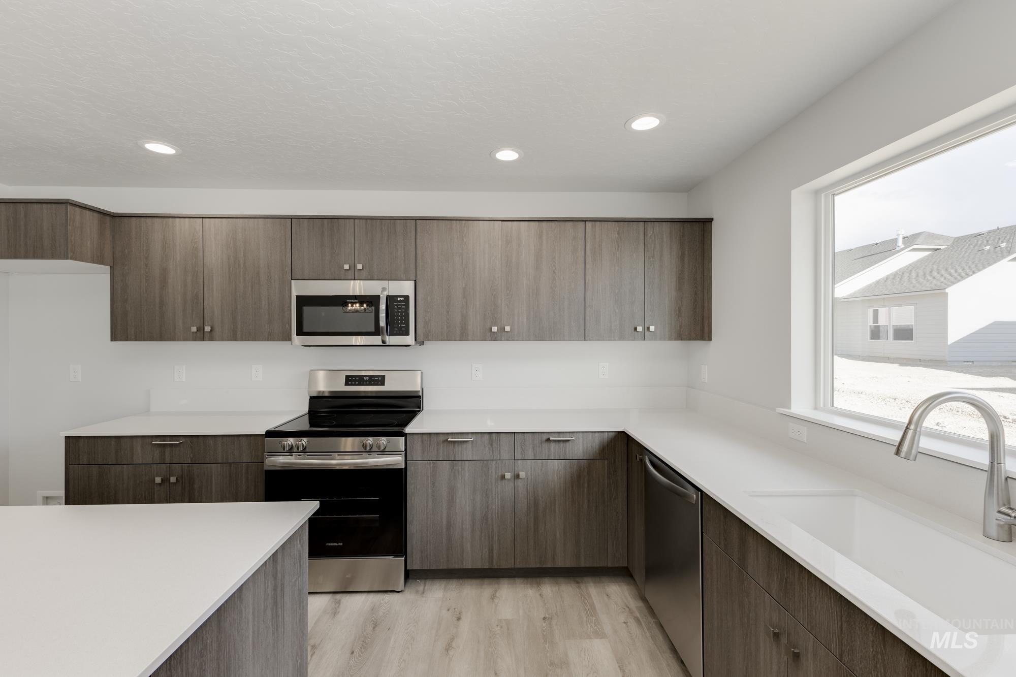 634 W Striped Owl St