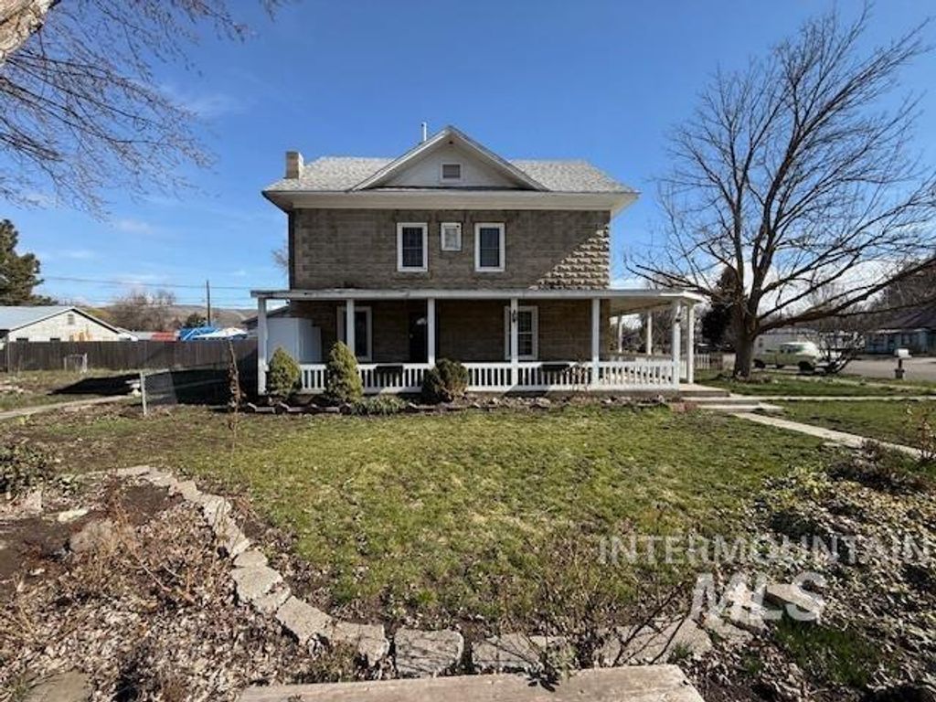 Photo of 902 E Main, Weiser, ID 83672 (MLS # 98976643)