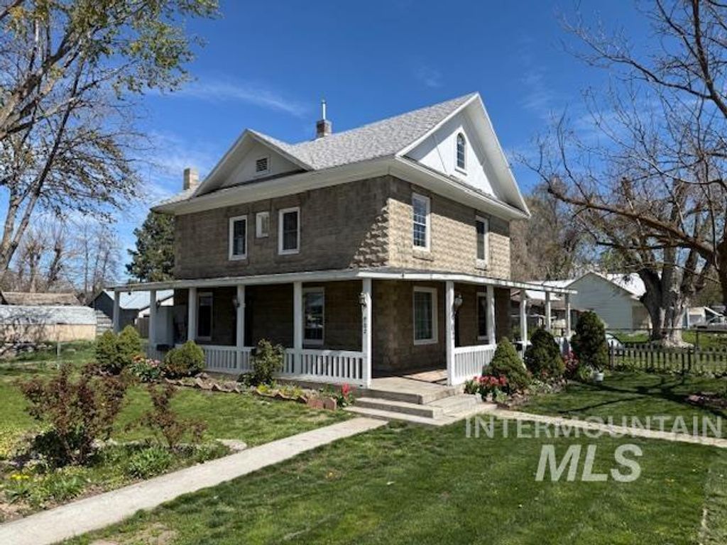 Photo of 902 E Main, Weiser, ID 83672 (MLS # 98976643)