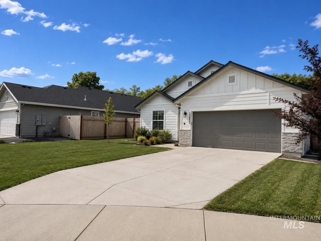Photo of 13553 Farwell St, Caldwell, ID 83607 (MLS # 98995586)