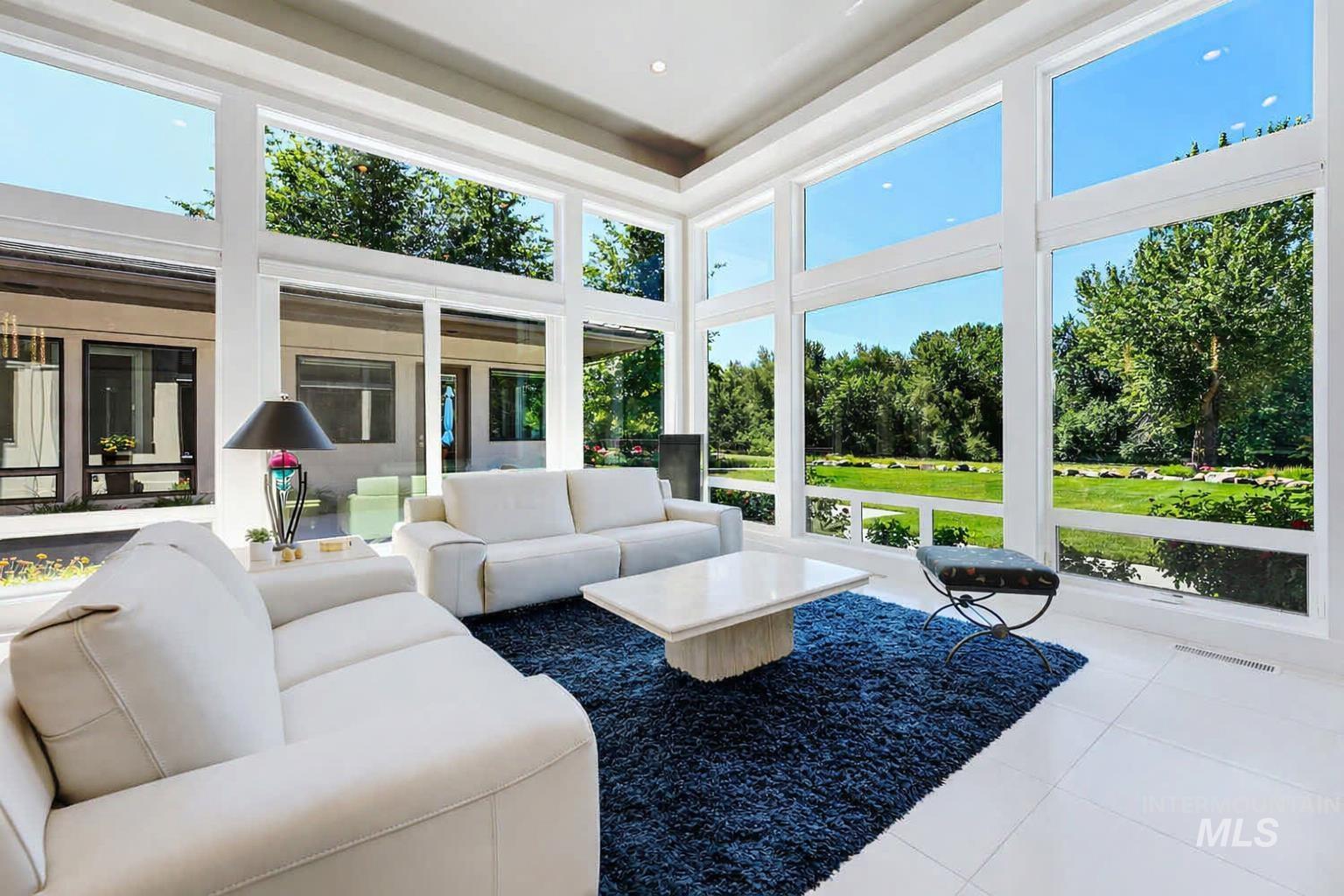 325 W Rivermont Lane