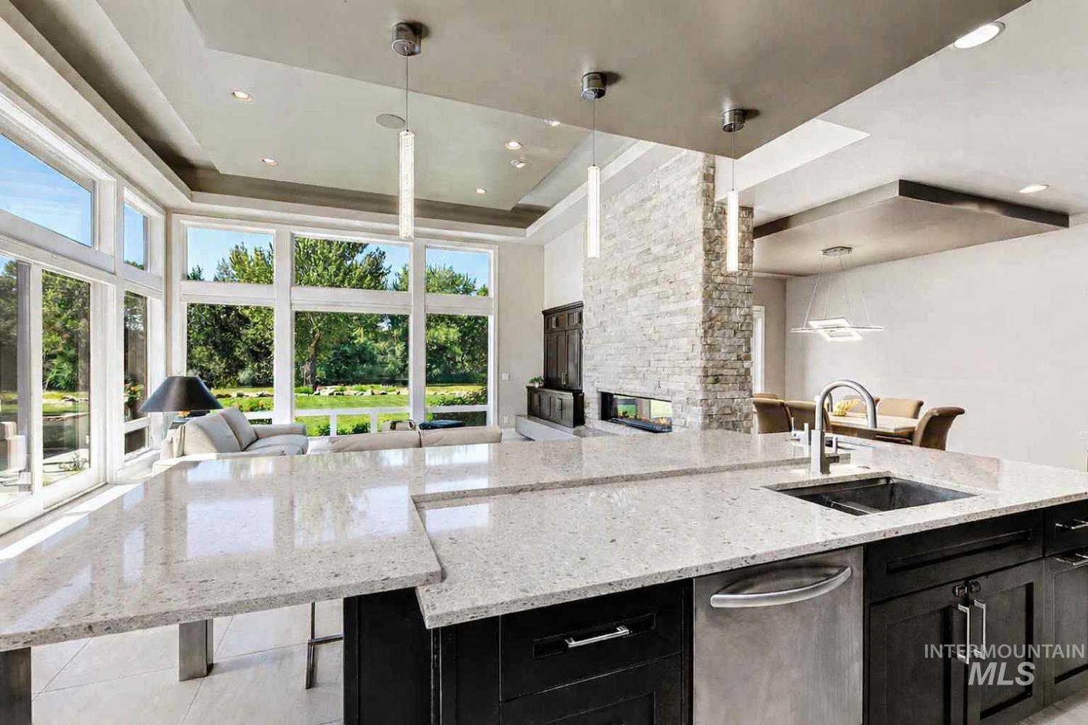 325 W Rivermont Lane