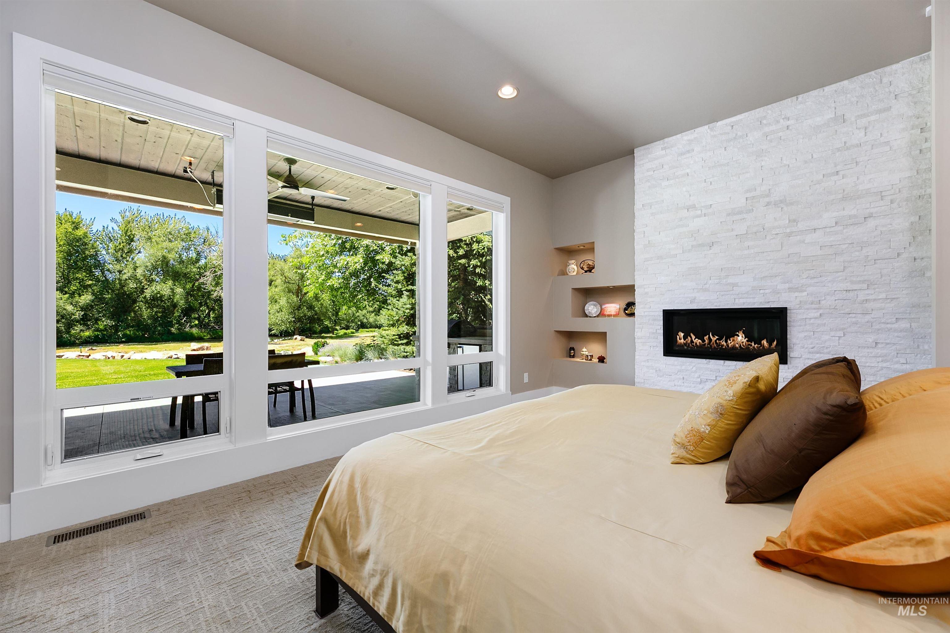 325 W Rivermont Lane