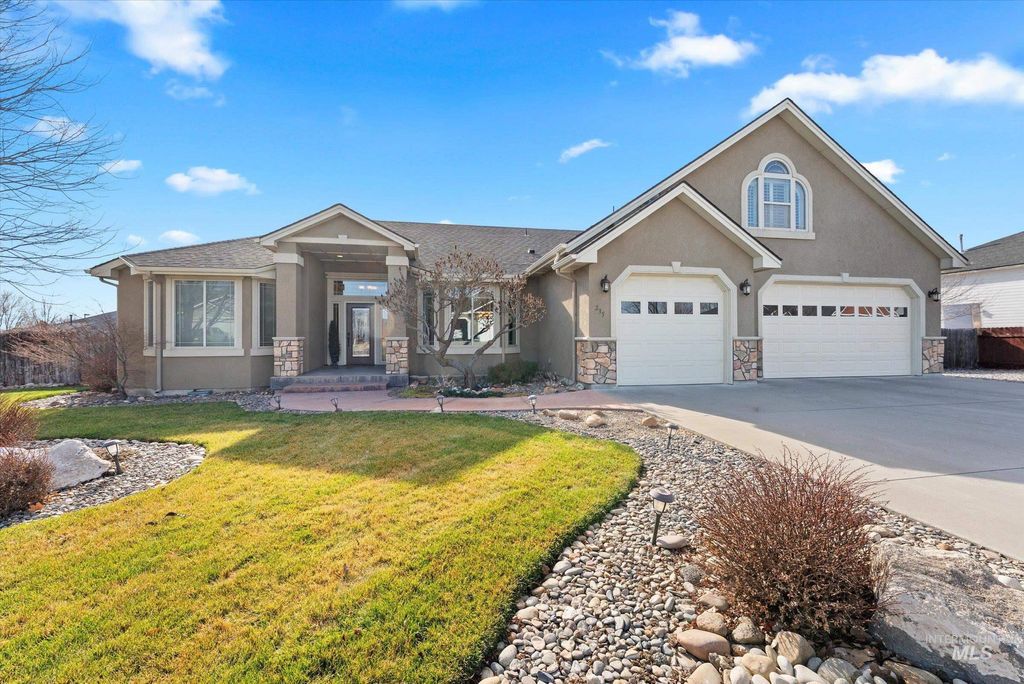 Photo of 235 NE Greystone Loop, Mountain Home, ID 83647 (MLS # 98974063)