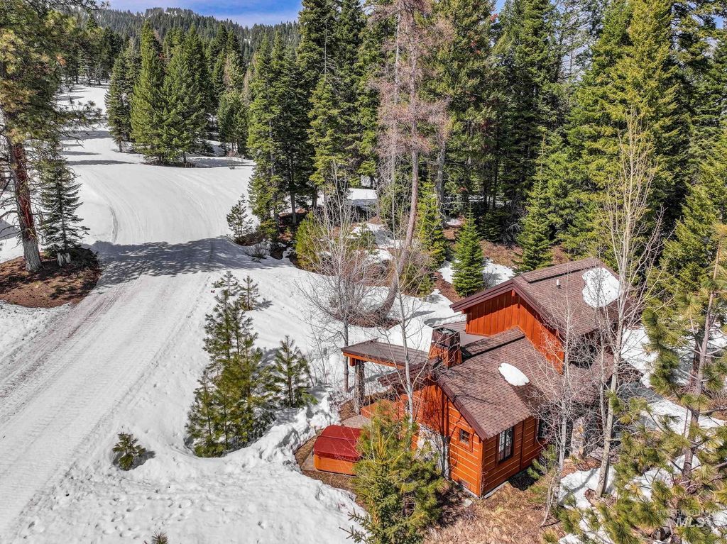 Photo of 87 Clearwater Court, Donnelly, ID 83615 (MLS # 98970883)