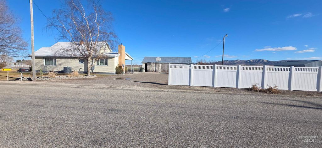 Photo of 103 S 650 E, Burley, ID 83318 (MLS # 98970489)