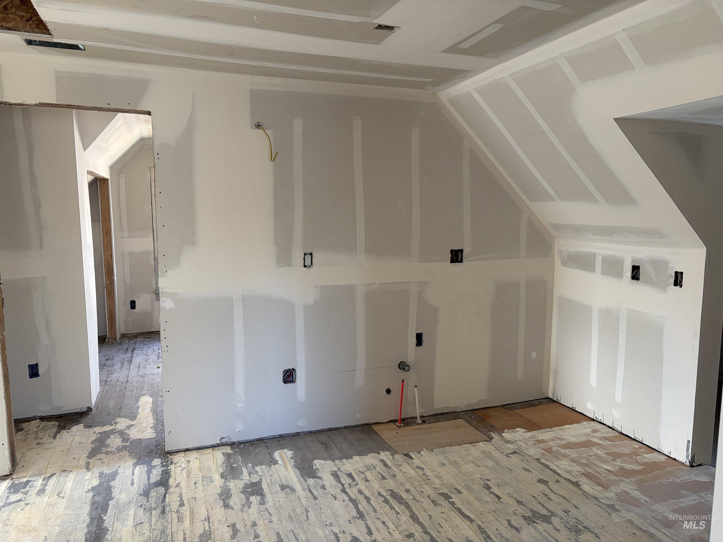 Additional living space with vaulted ceiling