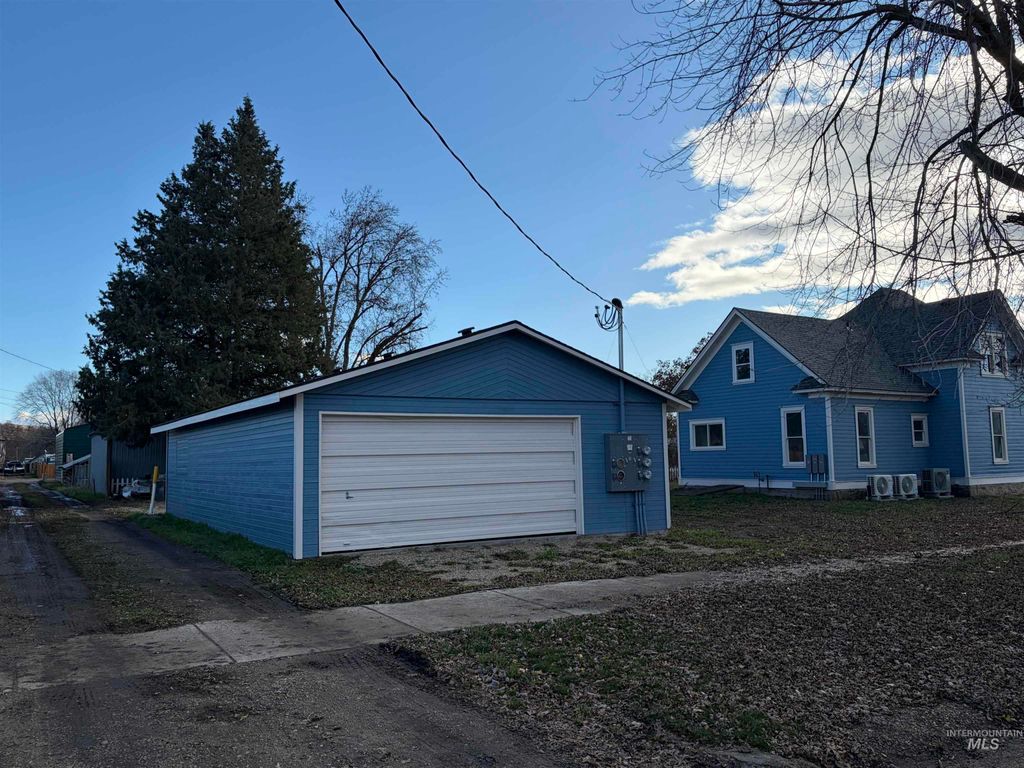 Photo of 308 E Park Street, Weiser, ID 83672 (MLS # 98970043)