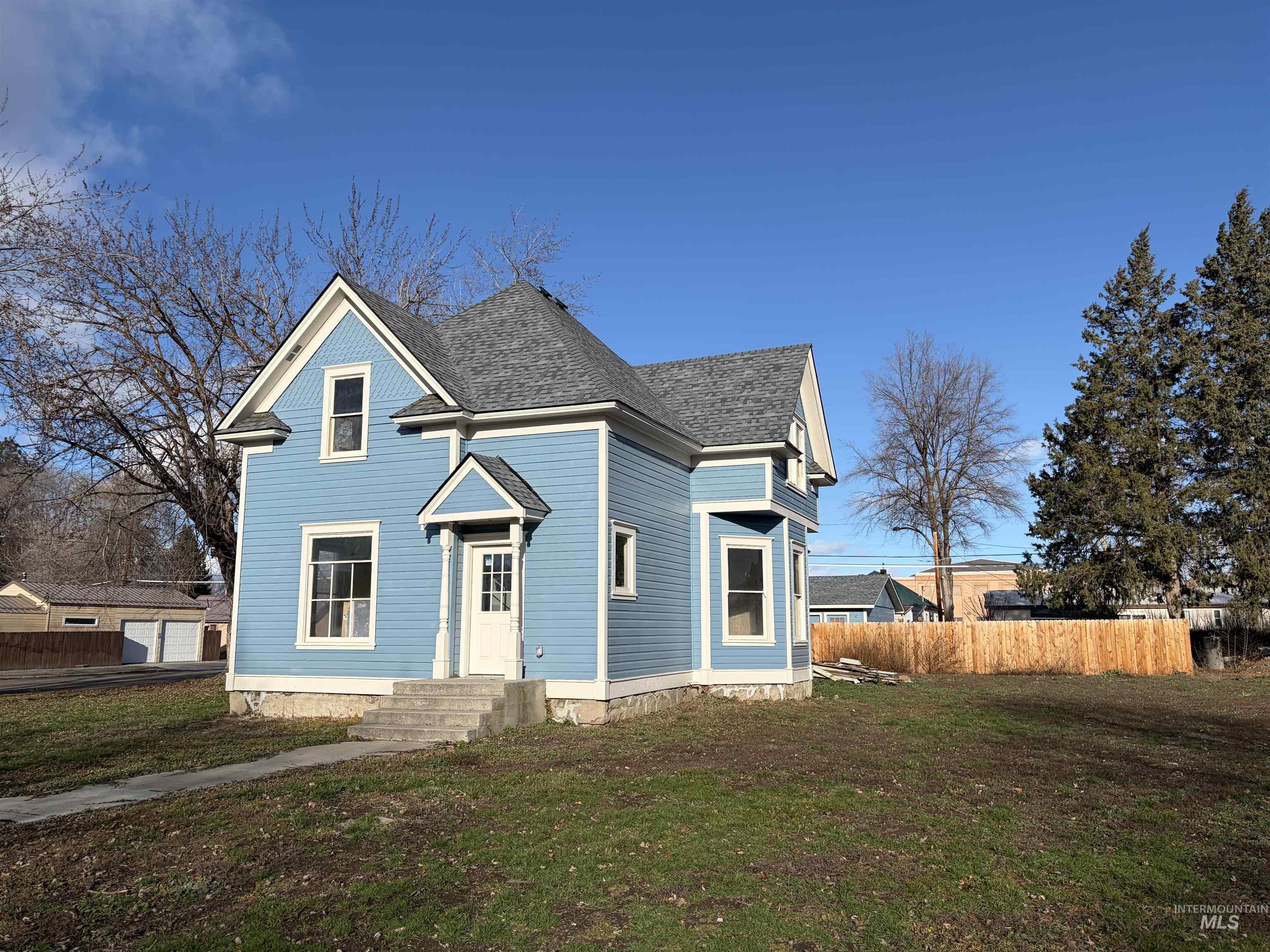 View of front of house with roof with shingles