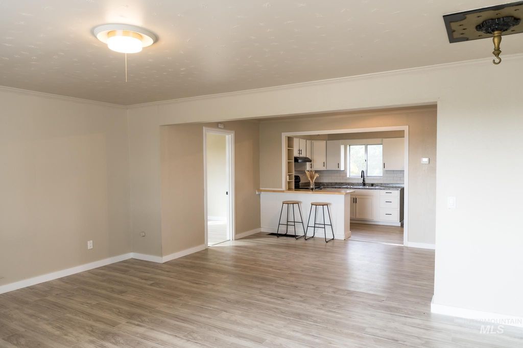 Photo of 2150 Park Ave, Nyssa, OR 97913 (MLS # 98966707)