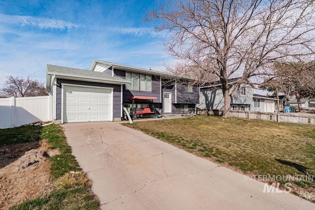 Photo of 1620 Jade Dr, Pocatello, ID 83202 (MLS # 98976955)