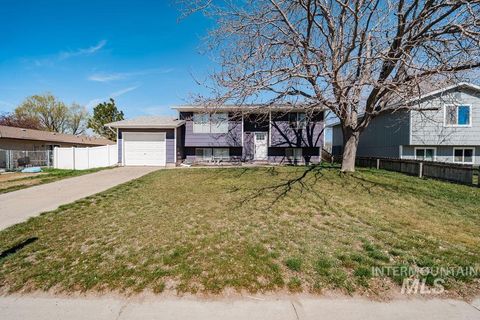 Photo of 1620 Jade Dr, Pocatello, ID 83202 (MLS # 98976955)