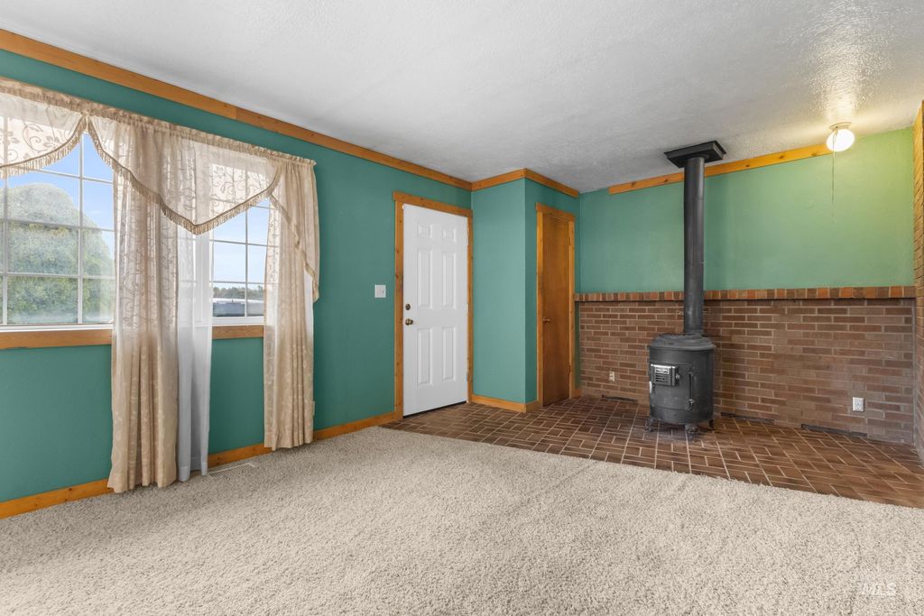 Photo of 512 E Black Canyon Hwy, Emmett, ID 83617 (MLS # 98975928)