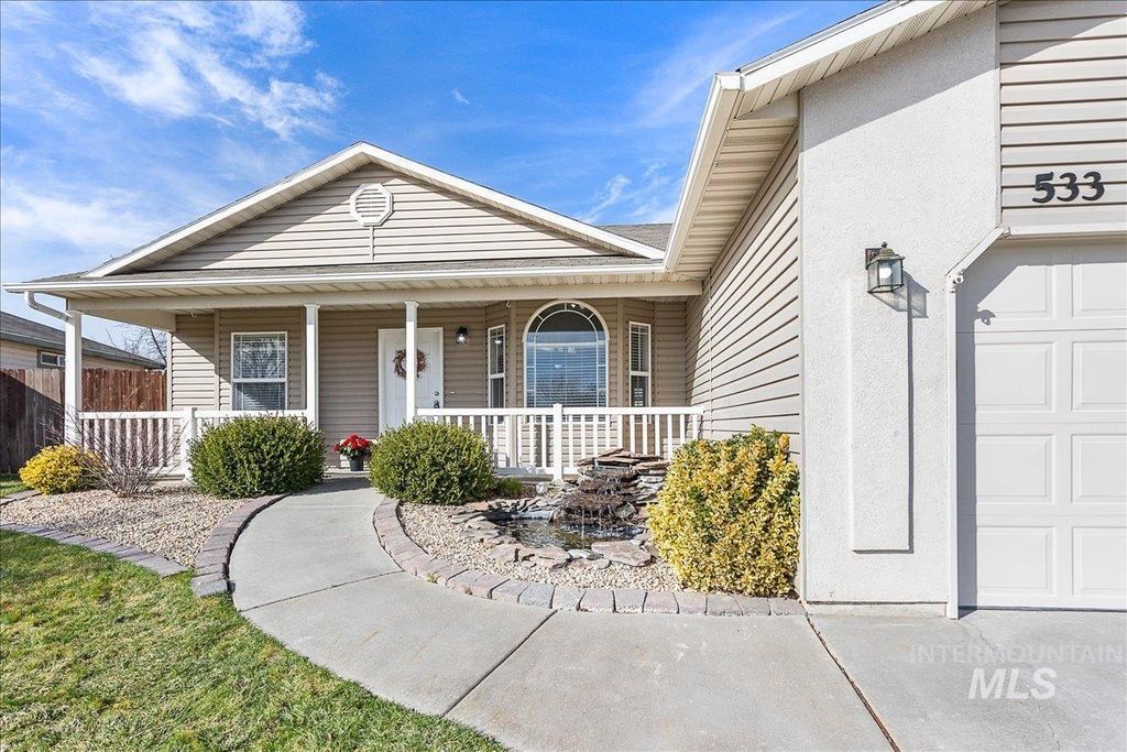 Photo of 533 W Palmer Dr, Nampa, ID 83686 (MLS # 98978690)