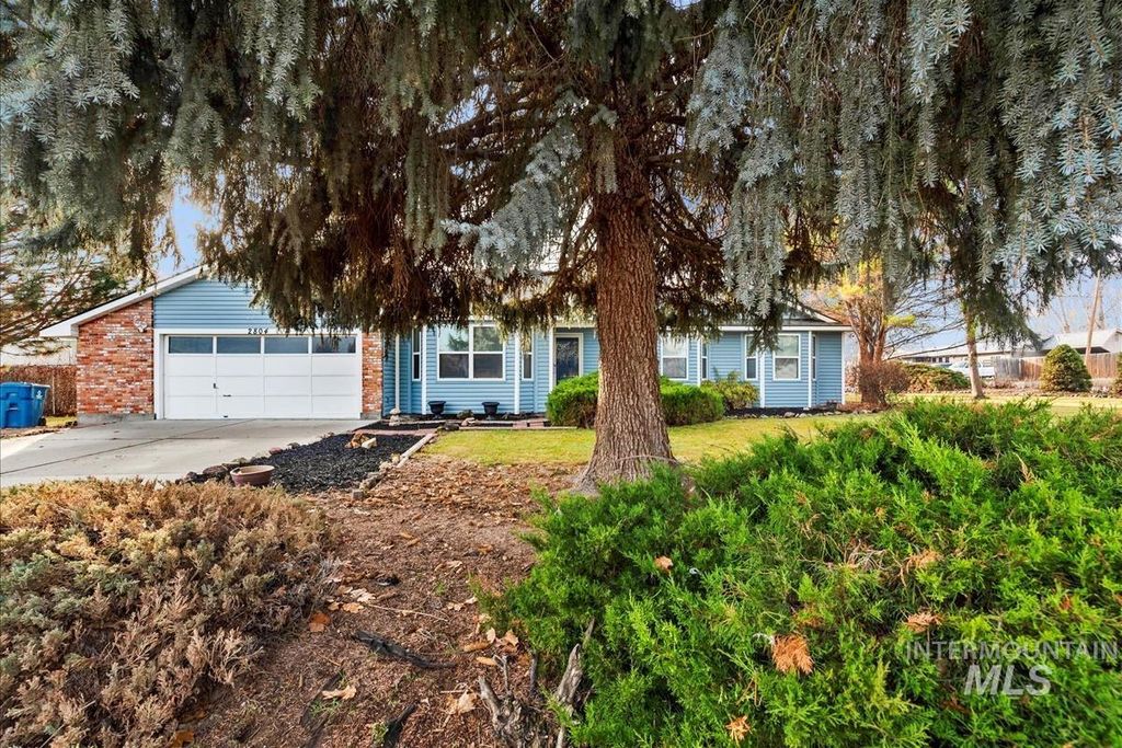 Photo of 2804 Hillcrest Ln, Caldwell, ID 83605 (MLS # 98969941)