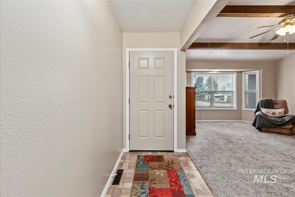 Photo of 2804 Hillcrest Ln, Caldwell, ID 83605 (MLS # 98969941)