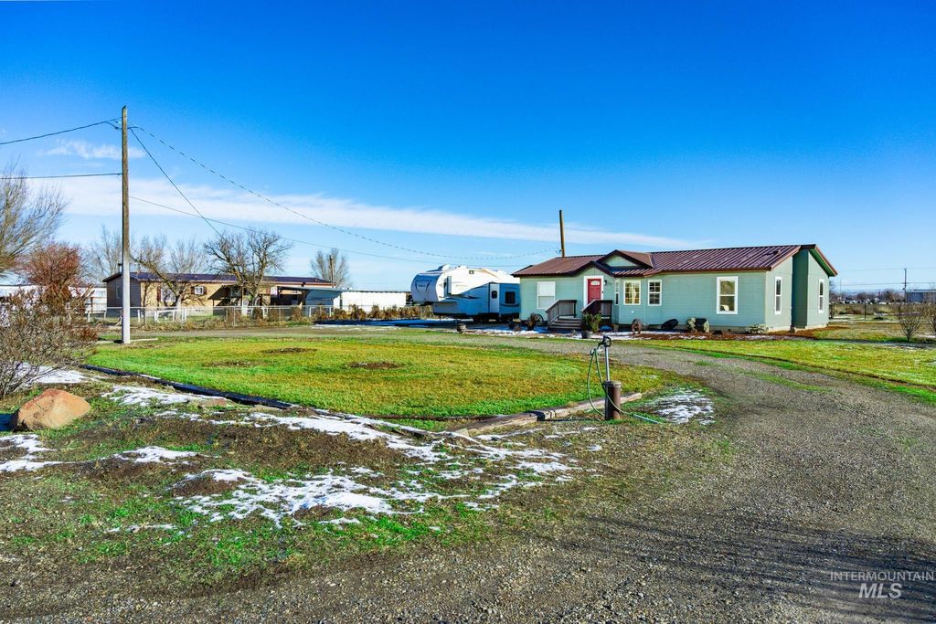 Photo of 1207 Erlebach Way, Ontario, OR 97914 (MLS # 98970263)