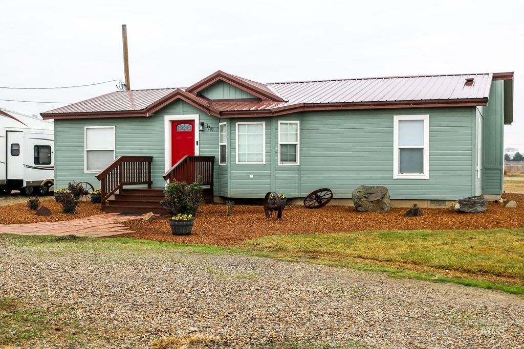 Photo of 1207 Erlebach Way, Ontario, OR 97914 (MLS # 98970263)